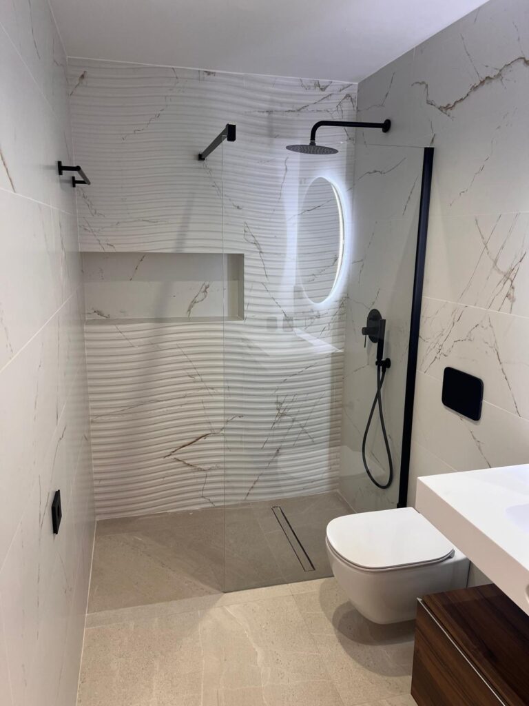 Baño reformado en Murcia con plato de ducha